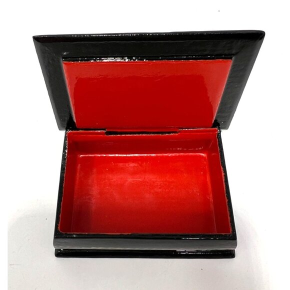 Vintage Russian Hand Painted Lacquer Trinket Box Troika Fairy Tale Red  2" x 3" - Picture 3 of 10